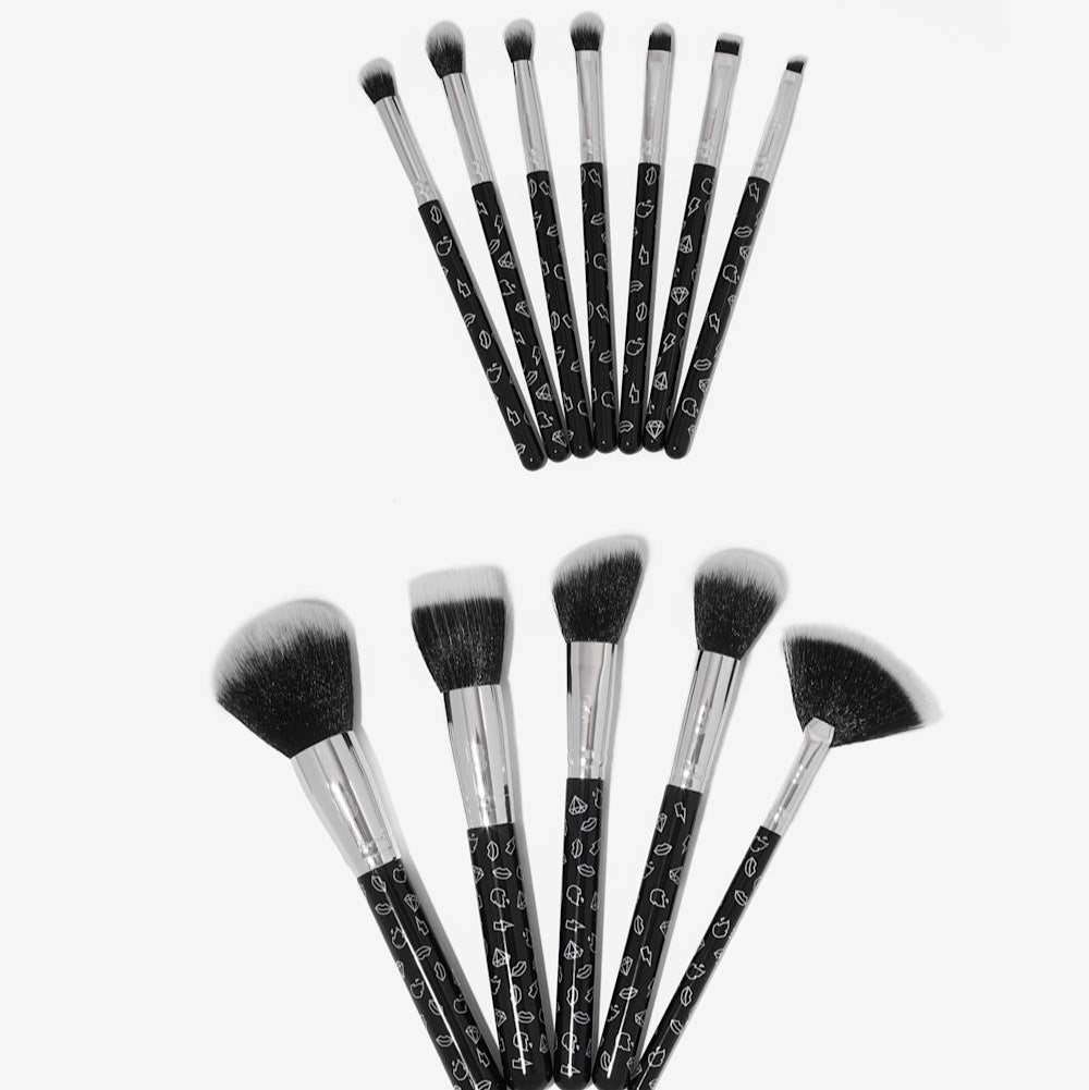 ICONIC 12-PIECE BRUSH SET WITH BAG