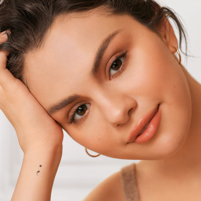 LIQUID TOUCH BRIGHTENING CONCEALER (CORRECTOR)